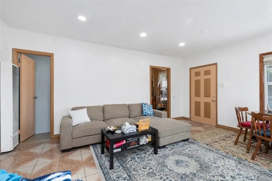 11635 Walcroft St, Lakewood, CA 90715 - Image #2