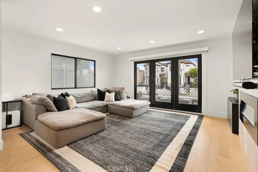 307 18th Street, Huntington Beach, CA 92648 - Image #3