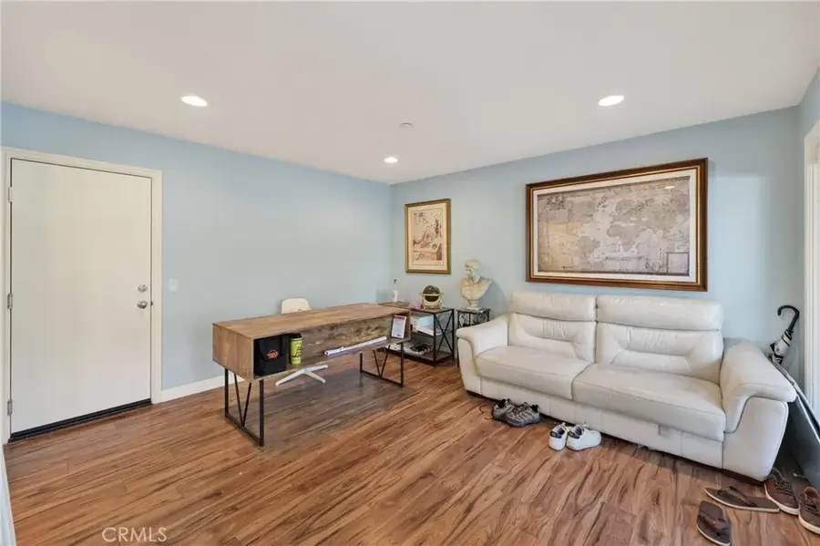 374 Aviator, Tustin, CA 92782 - Image #3