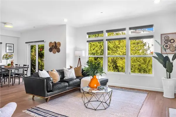 3822 Clayton Avenue, Los Angeles, CA 90027