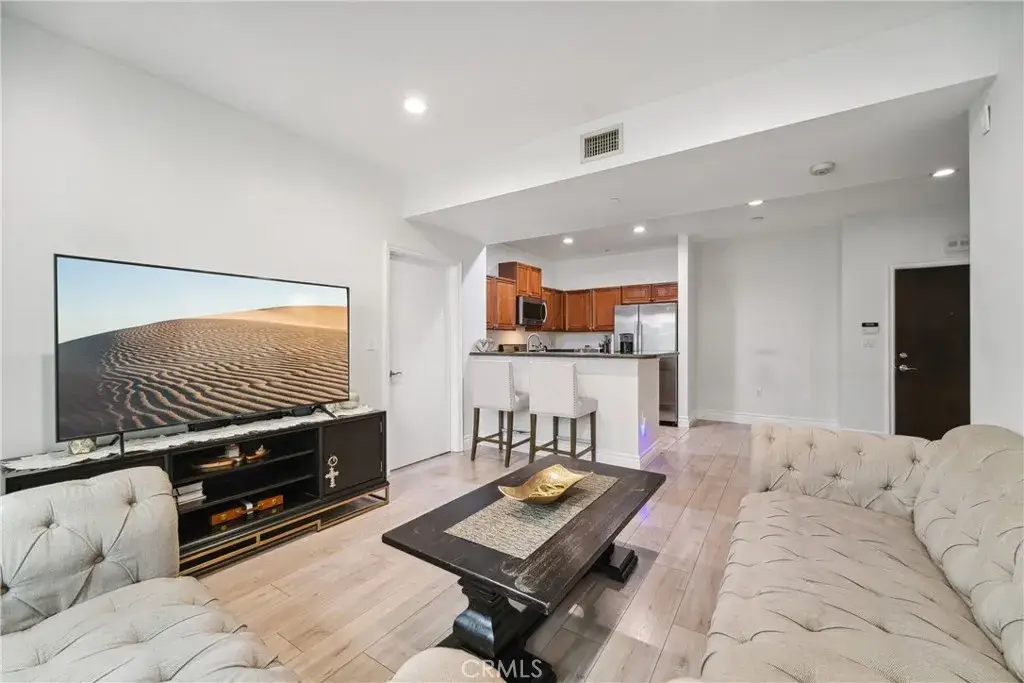 13951 Sherman Way #204, Van Nuys, CA 91405 - #1