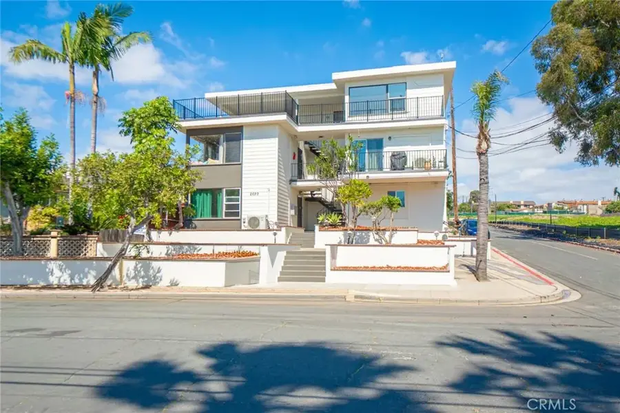 2699 E 20th, Signal Hill, CA 90755 - #2