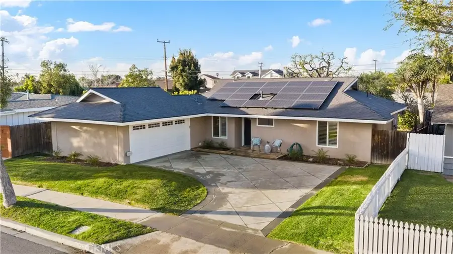 832 Presidio, Costa Mesa, CA 92626 - Image #2