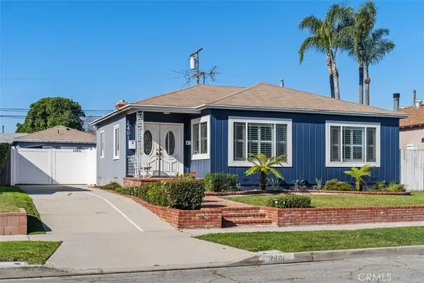 2401 Roswell Avenue, Long Beach, CA 90815