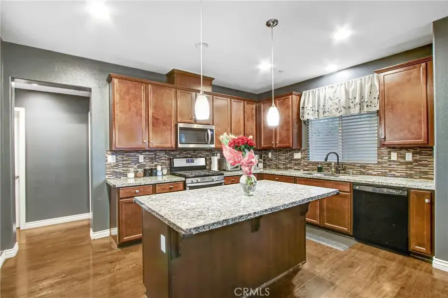 17582 Comfrey, San Bernardino, CA 92407 - #2