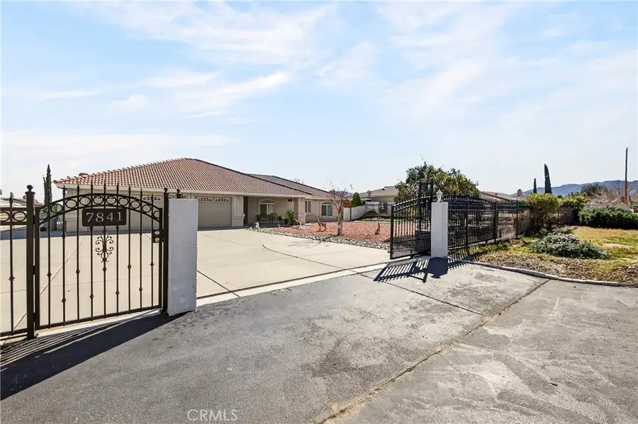 7841 Corona, Hesperia, CA 92345 - #2