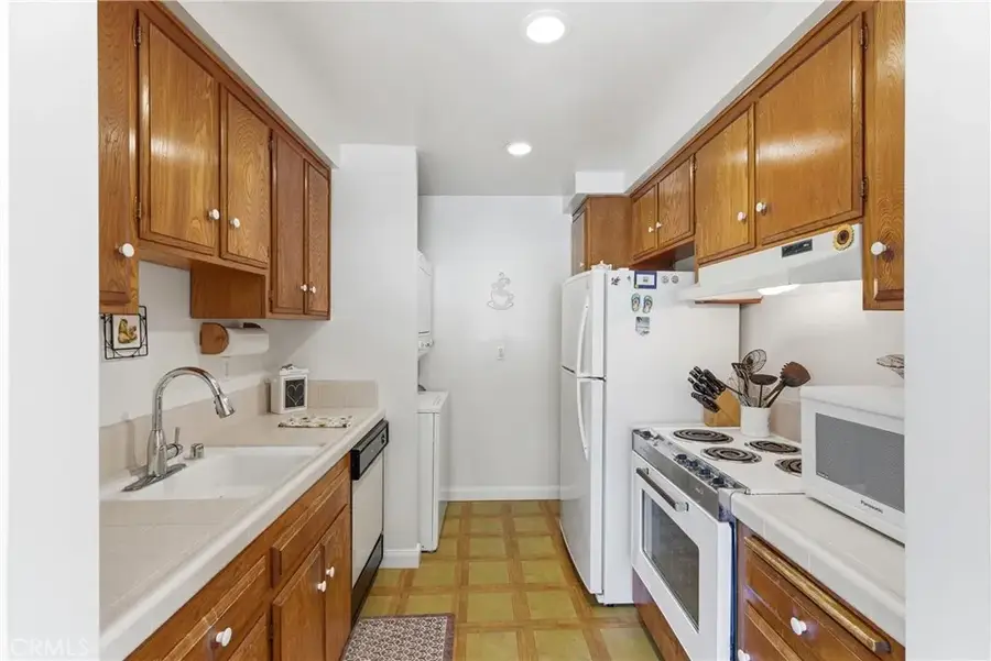 8145 Ridgefield, Huntington Beach, CA 92646 - #3