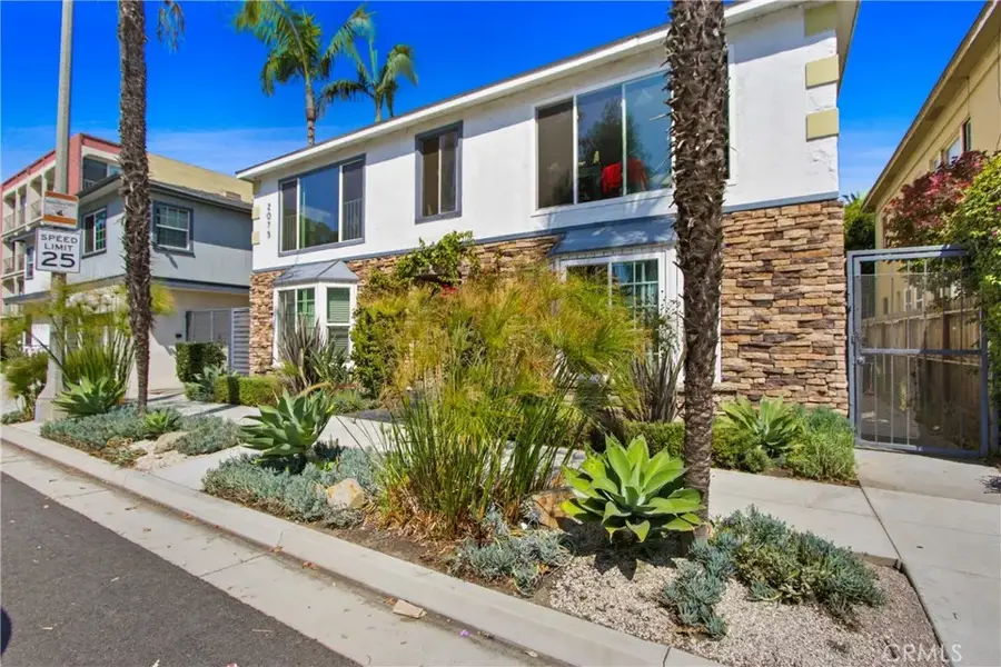 2075 E Broadway, Long Beach, CA 90803 - #2