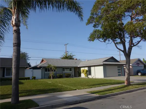8881 Albatross Dr, Huntington Beach, CA 92646