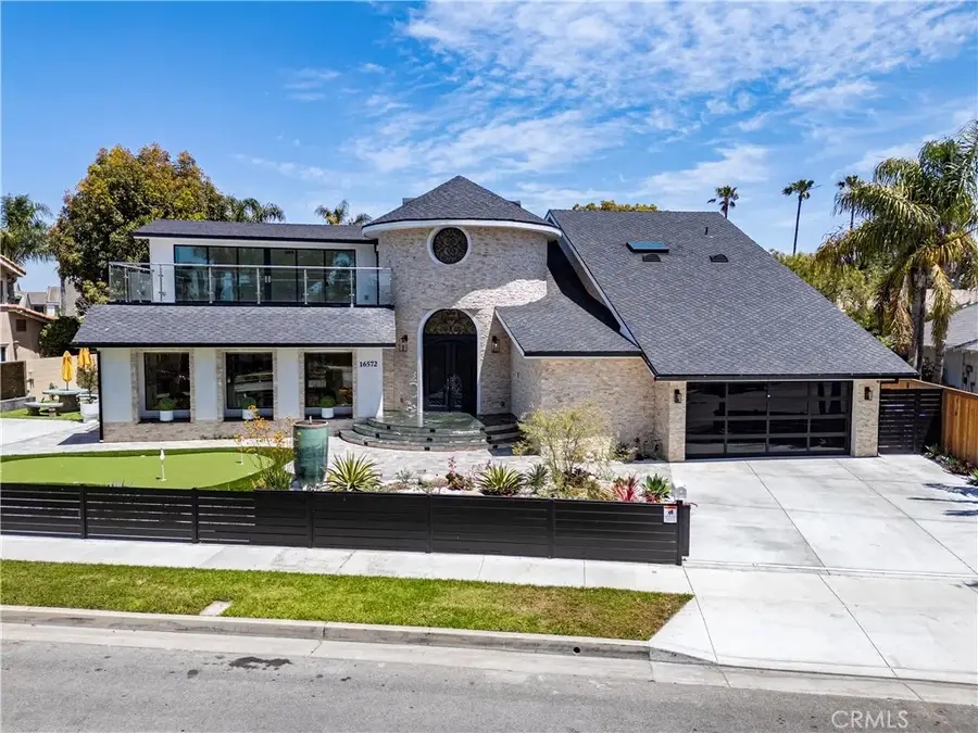16572 Carousel, Huntington Beach, CA 92649 - #3