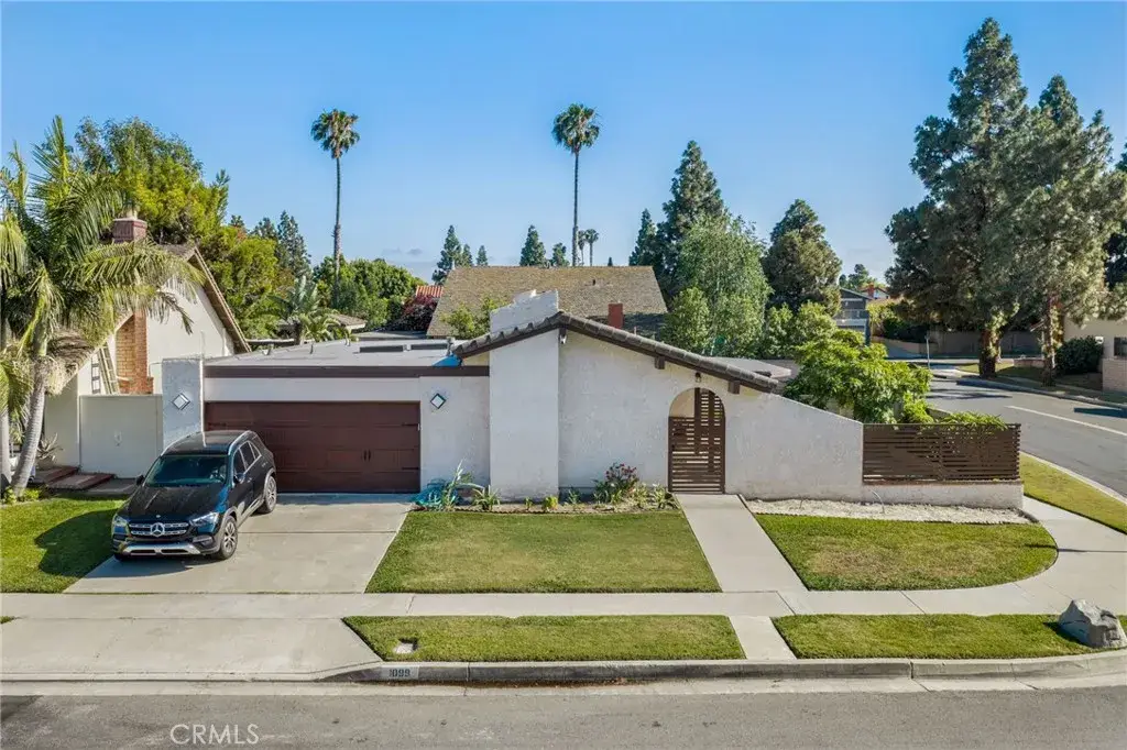 1099 Salinas, Costa Mesa, CA 92626 - #1