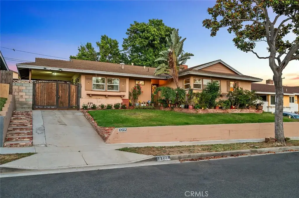 10502 S 8th Place, Inglewood, CA 90303 - #1