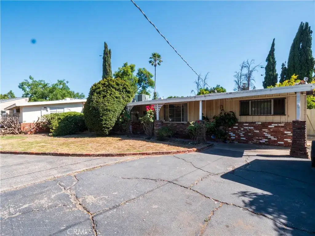 9281 Dorrington, Pacoima, CA 91331 - #1