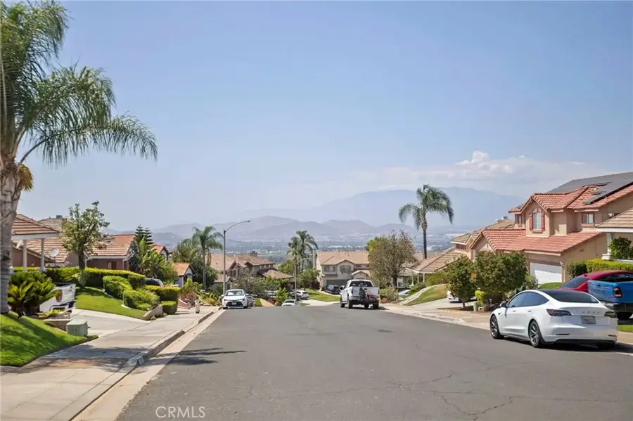 1372 Haddington Dr, Riverside, CA 92507 - #2