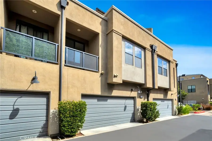 563 W Maple Avenue, Orange, CA 92868 - #2