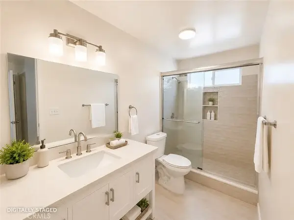 1000 W Macarthur, Santa Ana, CA 92707