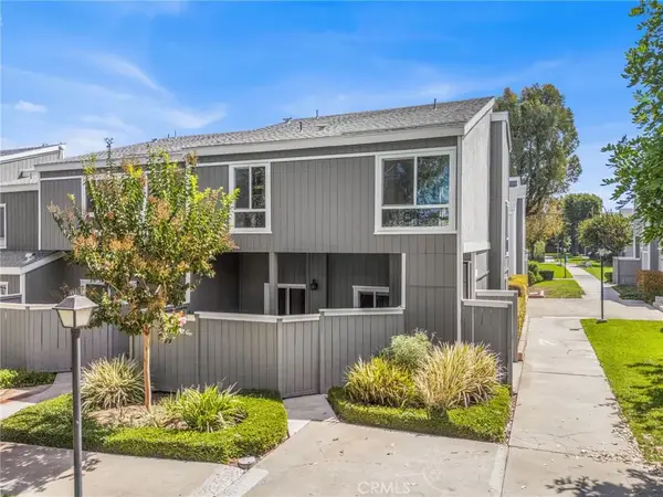 2710 W Segerstrom Avenue #F, Santa Ana, CA 92704