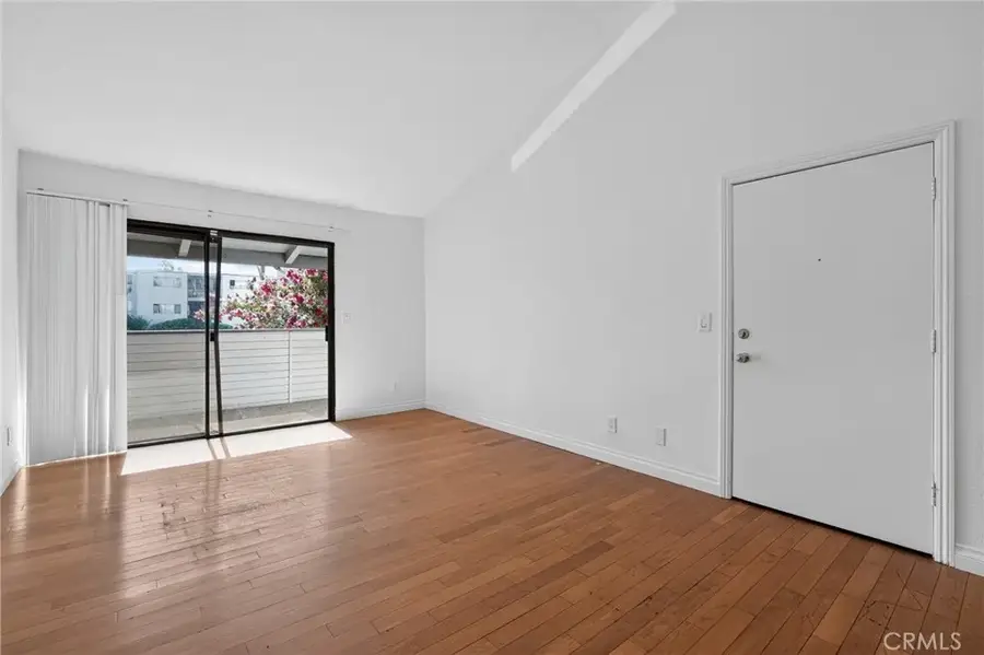 8801 Independence #19, Canoga Park, CA 91304 - #2