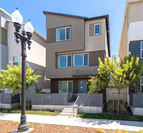 924 E 3rd Street, Santa Ana, CA 92701