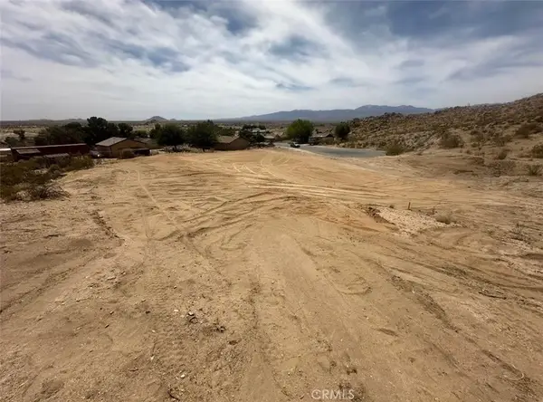 17707 Queensglen, Lake Los Angeles, CA 93591