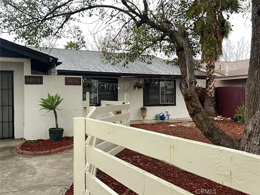 1070 Rosalia Ave., Hemet, CA 92543 - #1