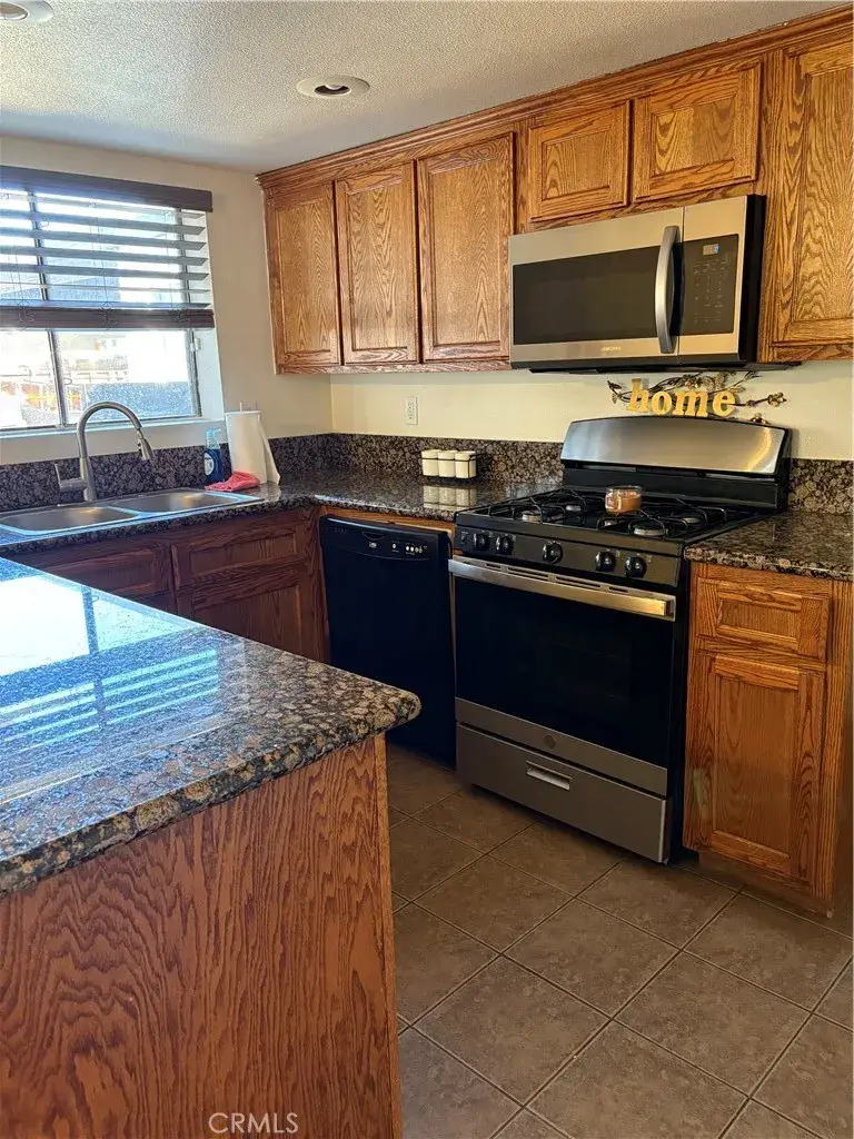 1070 Rosalia Ave., Hemet, CA 92543 - #2