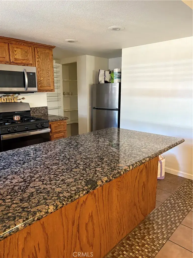 1070 Rosalia Ave., Hemet, CA 92543 - #3