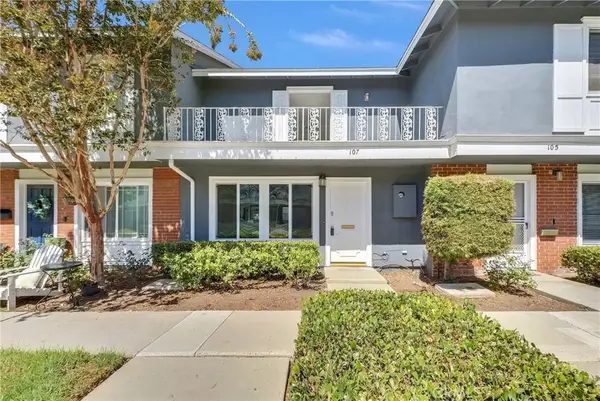 107 Lexington, Costa Mesa, CA 92626