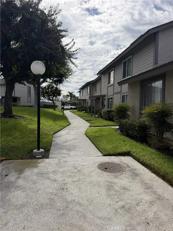3080 Bradford #E, Santa Ana, CA 92707