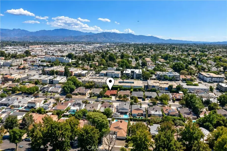 7044 Mammoth Avenue, Van Nuys, CA 91405 - #3