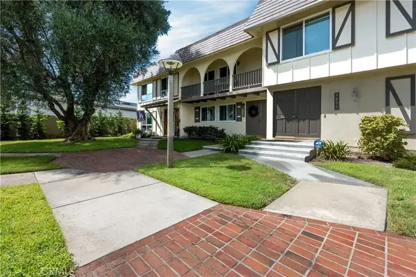 9857 Via Sonoma, Cypress, CA 90630