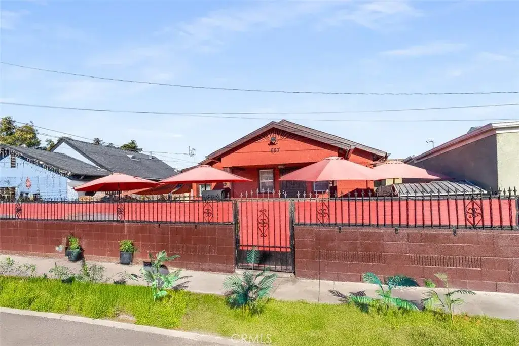 657 W 66th, Los Angeles, CA 90044 - Image #1