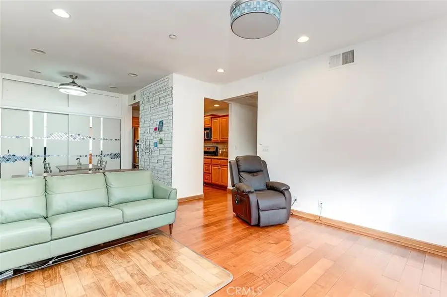 533 S St Andrews Place #104, Los Angeles, CA 90020 - Image #3