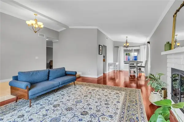 23041 La Granja, Valencia, CA 91354