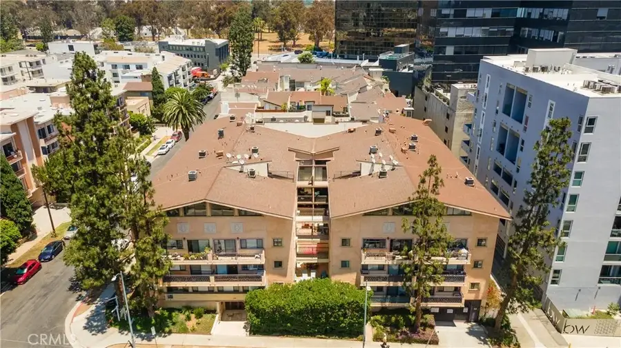 1154 S Barrington Avenue #213, Los Angeles, CA 90049 - #2