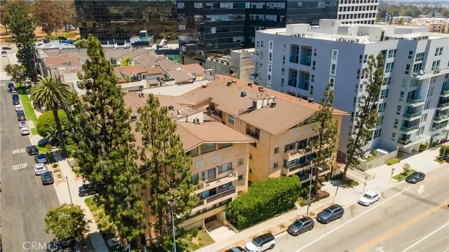 1154 S Barrington Avenue #213, Los Angeles, CA 90049 - #3