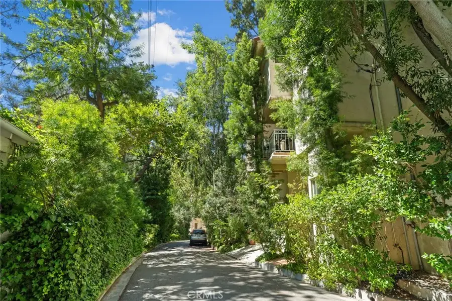 10055 Reevesbury Drive, Beverly Hills, CA 90210 - Image #2