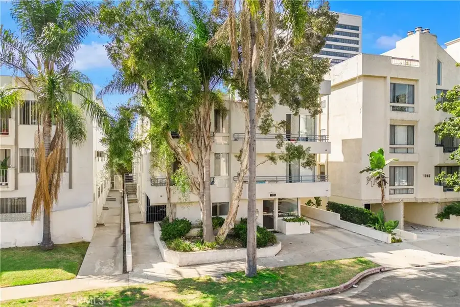 1751 S Bentley Ave, Los Angeles, CA 90025 - Image #2