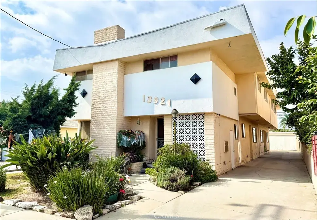 13921 Hawthorne Way, Hawthorne, CA 90250 - Image #1