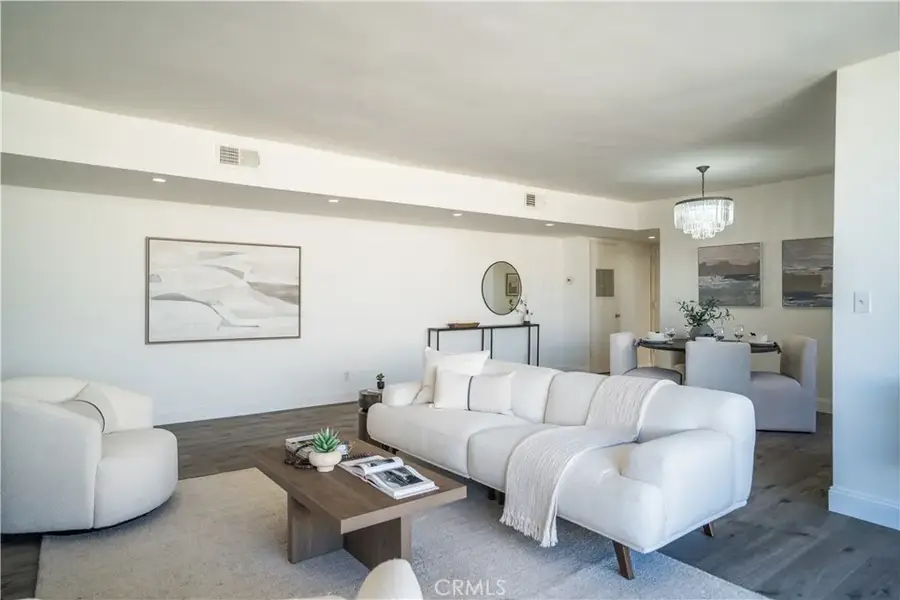 5429 Newcastle #301, Encino, CA 91316 - Image #2