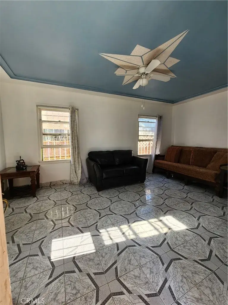 433 E 74th Street, Los Angeles, CA 90003 - #2