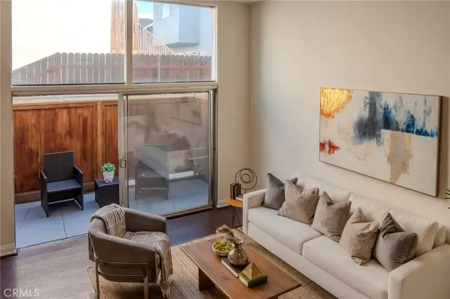 14144 Burbank Boulevard #2, Sherman Oaks, CA 91401 - Image #3