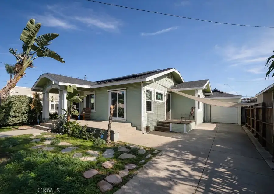 1074 Vina Avenue, Long Beach, CA 90813 - Image #2