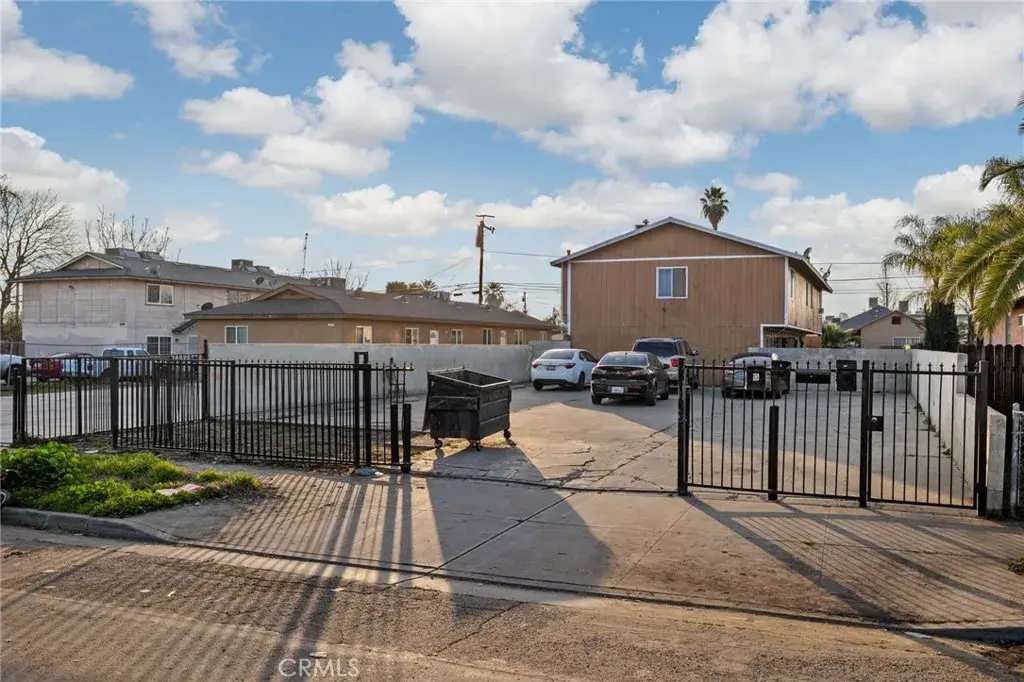 715 N Street, Bakersfield, CA 93304 - #1