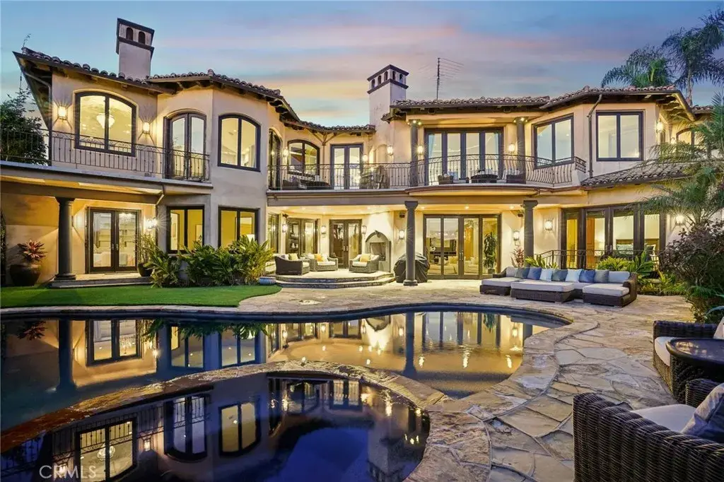 215 S Poinsettia Avenue, Manhattan Beach, CA 90266 - #1