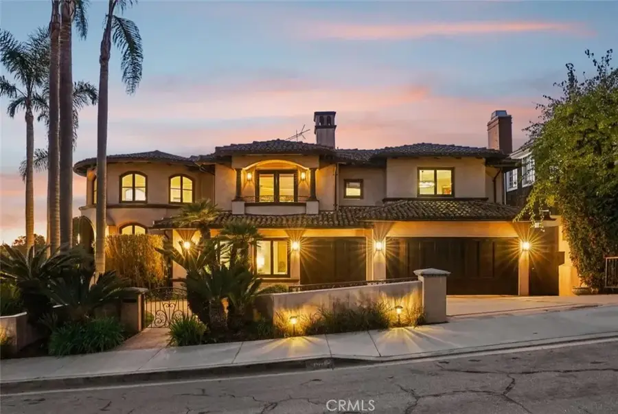 215 S Poinsettia Avenue, Manhattan Beach, CA 90266 - #2