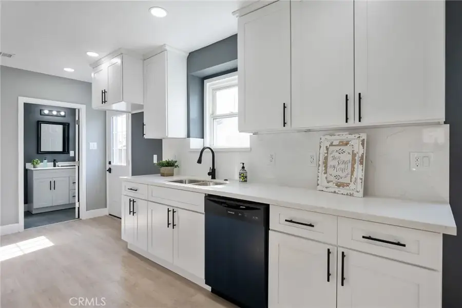 8716 S 10th Avenue, Inglewood, CA 90305 - #2