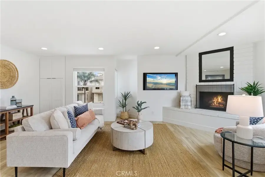 127 Manhattan Avenue, Hermosa Beach, CA 90254 - #3