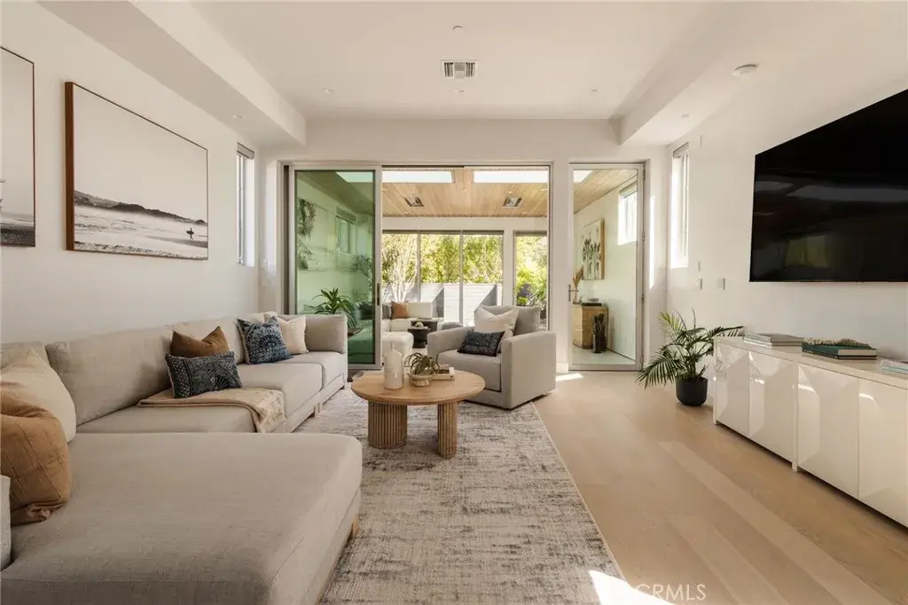 664 Rosecrans Avenue, Manhattan Beach, CA 90266 - #1