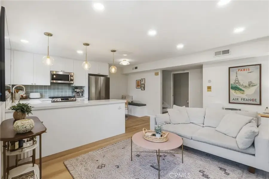 2147 N Beachwood #4, Los Angeles, CA 90068 - #3